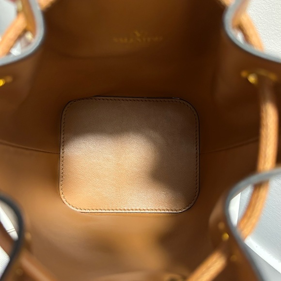 Valentino VLogo Signature Bucket Bag - Picture 6 of 9